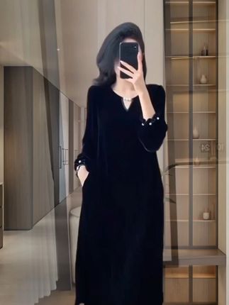 秋冬新款女装阔太太洋气高贵丝绒连衣裙大码气质复古遮肉显瘦裙子 #黑色连衣裙 #显瘦连衣裙 #秋季连衣裙 #穿出女人味 #不挑年龄不挑身材