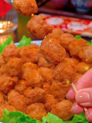 一口一个肉香十足的干炸肉丸不仅炸着吃好吃做汤也很鲜美#在家做美食  #超划算  #干炸肉丸