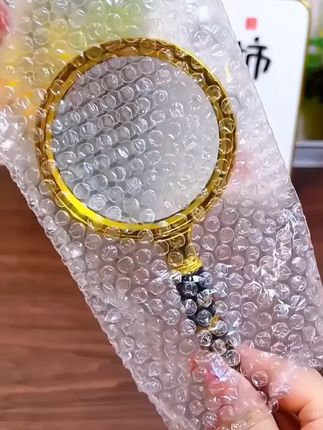 这是一款高清的龙纹#放大镜 用它看书或者孩子研究昆虫都可以#高倍放大镜