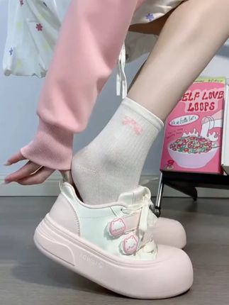 配裙子休闲鞋#鞋控日常#百搭鞋子#透气舒适#女鞋推荐好像挺好看的#夏季穿搭