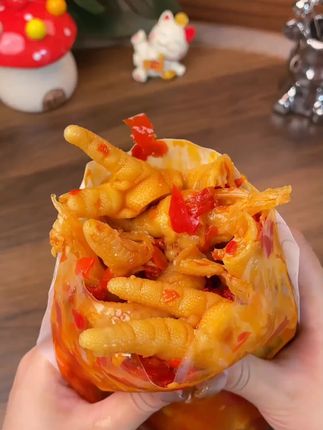 这个 脱骨侠酸辣无骨鸡爪 真的太好吃啦!现做现发的很新鲜,酸酸辣辣很入味真的绝了#无骨鸡爪 #酸辣无骨鸡爪 #无骨鸡爪推荐