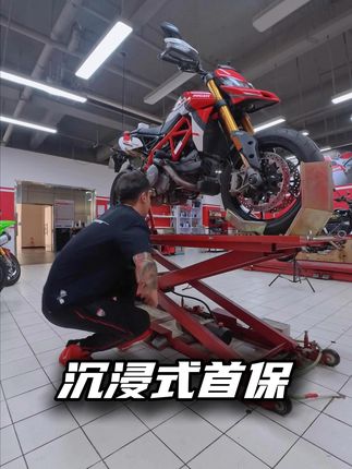 沉浸式换个油,小骇客从此不再憋屈 #摩托瑞士 #motorex #换机油 #摩托车机油 #杜卡迪骇客950
