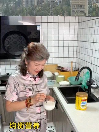 专为中老年定制的奶粉就是不一样,不仅有着高钙高蛋白,还特别添加了亚麻籽油,奶香浓郁不膻不腻的,入口特别丝滑!