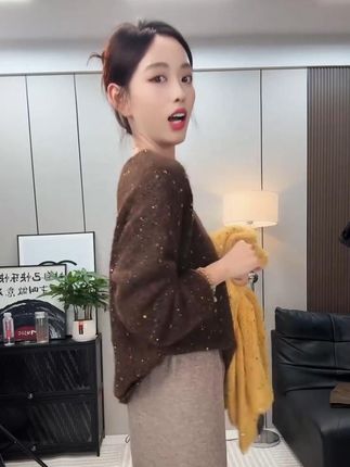 秋冬必备!韩版一字领彩色球球亮片卷边女毛衣 #韩版一字领 #时尚毛衣 #秋冬针织衫 #彩色球球毛衣 #亮片卷边毛衣