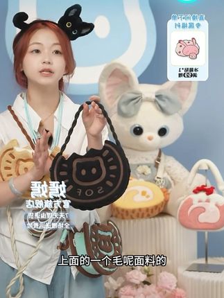 设绘人热销小猫饼干包毛绒零钱包斜挎包闺蜜女友生日七夕礼物玩偶#时尚气质 #包包种菜 #包包控 #包包子手法 #时尚单品
