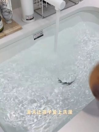 #宝宝洗澡日常 #浴室好物 #卫生间好物 #小狗洗澡沐浴露 #搓澡