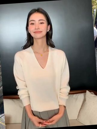 鄂尔多斯市羊绒衫女V领秋冬纯色宽松套头毛衣羊毛衫针织打底衫女 鄂尔多斯市羊绒衫女V领秋冬纯色宽松套头毛衣羊毛衫针织打底衫女#ootd穿搭  #甜美女孩   #时髦精  #日常搭配  #今日穿搭look