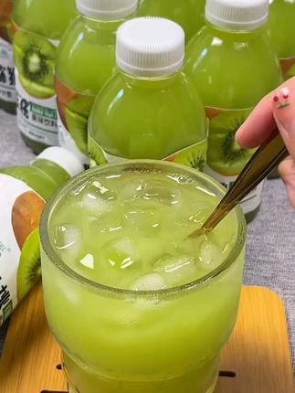 【买一送一】正宗猕猴桃汁饮料整箱批发低糖0脂0卡清爽解腻实惠装        #猕猴桃汁  #美味分享  #夏日饮品  #饮品推荐 #好喝的饮品