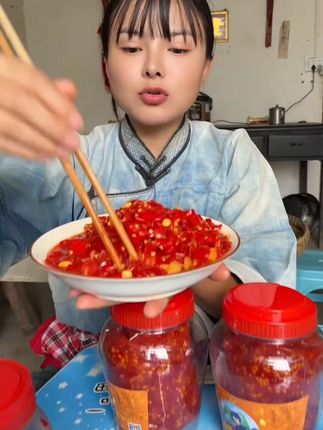 熊八妹酸辣椒贵州糟辣椒剁辣椒下饭菜农家手工砍制自然发酵开胃#熊八妹酸辣椒 #贵州糟辣椒 #农家手工 #开胃下饭菜 #酸辣椒美食