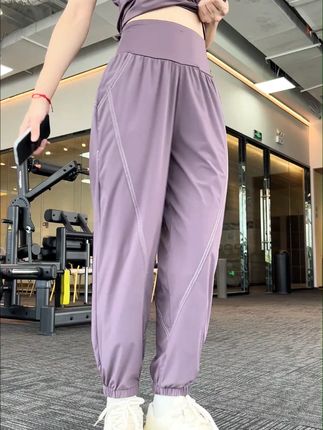 健身 “夜灯下有身影,但抬头也会有光” #显瘦穿搭 #夏季新款 #今天穿什么 #运动女孩