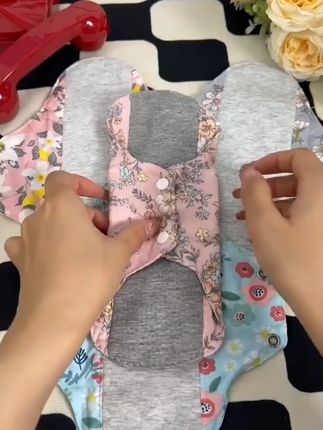 【9.9元4条】我相信这个设计师肯定是很懂生活,也很懂女人这款防漏尿护垫,纯棉材质可以水洗反复使用,真的很方便。 #防漏尿护垫 #纯棉材质 #可水洗 #棉护垫
