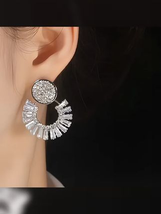 铜合金合成锆石耳饰 C位女神日韩气质满钻圆圈耳环时尚轻奢耳饰女 #网红耳环 #出门游玩适合配戴的耳环 #时尚饰品 #配饰的重要性 #气质范
