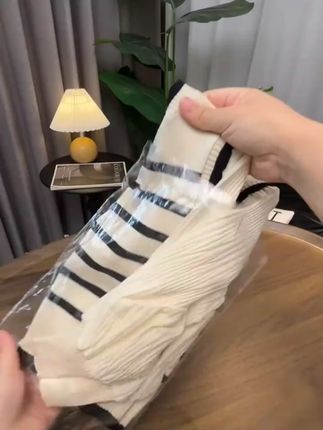 提前给女儿买了一件超甜美的早秋针织衫,上身也太太太好看了,而且面料软糯舒服,家有女儿的快冲#针织衫 #春秋穿搭 #洋气 #生女儿就要这样穿