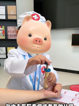 妈妈!我也要当医生! 没有小朋友可以拒绝 #过家家玩具 吧.多玩不仅可以锻炼思维能力和想象力.还可以加强语言组织能力 #家庭小医生 #角色扮演 #语言沟通 #木制玩具
