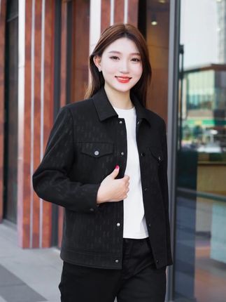 夹克好不好,内衬见分晓,这件夹克的内衬亲肤柔软,单穿一件T恤在里面也舒服。 #男装时尚搭配 #型男穿搭 #夹克外套