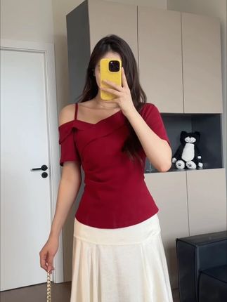好有设计感的斜肩T#显瘦穿搭 #今天穿什么 #少女感夏日ootd #显瘦遮肉