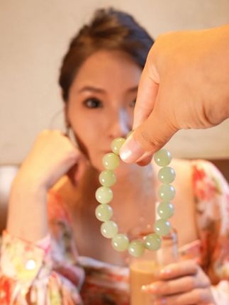 从心动到长久,七夕用和田玉礼物说爱你,寓意藏在时光里 #玉石魅力 #手链 #玉手串搭配 #晴水手链 #七夕礼物