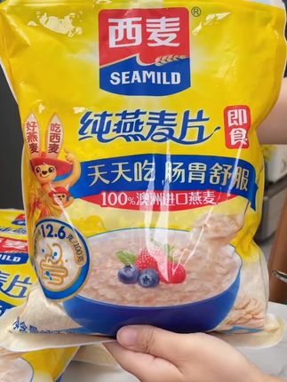 西麦纯燕麦片、开水冲泡两三分钟搞定 ,喜欢吃咸口味的也可以在锅里煮一下 ,加点青菜鸡蛋都可以 #口感特别好 #超便宜超划算 #燕麦片 #西麦