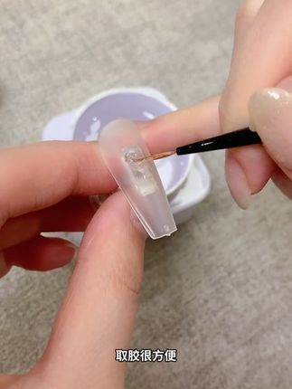 粘钻不牢固,掉钻滑钻,那就试试这款弹力粘钻胶吧! 现在拍35g还送5g正装#弹力粘钻胶 #粘钻胶 #浅深家粘钻胶 #美甲分享 #粘钻美甲