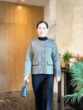 你有多久没给妈妈买新衣服了?换季了,给妈妈添件新衣。#妈妈装 #中老年女装 #时尚妈妈装 #精品中老年女装