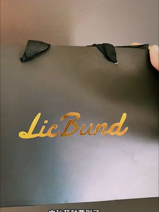这个中秋,别再让送礼停留在 “应景” 的俗套里。赠家人一副福镜,是把 “时时安心” 的守护融进日常#中秋礼物 #太阳镜 #防晒护眼
