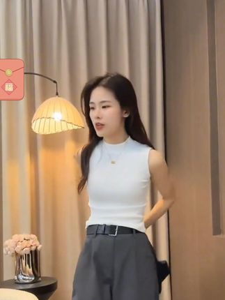 秋季必备!1012韩版女款短款棒球服,小个子百搭神器 #秋季外套 #韩版女夹克 #拼接袖棒球服 #短款夹克 #百搭小个子
