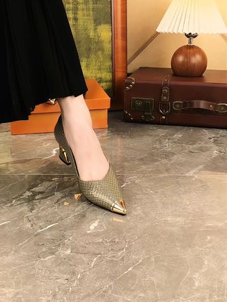 #浅口单鞋 #超好看高跟鞋 #新款女士凉鞋 @抖音小助手