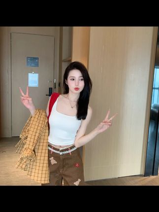 #百搭款 #吊带背心 新款外穿带胸垫白色小吊带交叉美背背心辣妹女打底内搭免穿文胸 #纯欲风 #美背背心 #交叉吊带背心