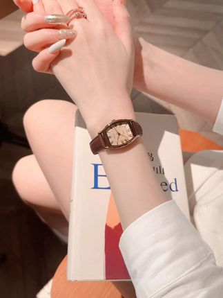 作为穿搭的点睛之笔,只要手表够有审美与品味,别人的眼光很难不在你的手腕上停留。#手表#女表搭配#女表推荐#总有一款适合你#聚利时