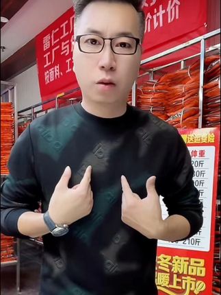 秋季新款卫衣上新,春秋单穿,冬天内搭,实用性超强,入手一件相当于解锁多种穿搭可能性。#卫衣穿搭 #品质男装