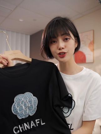 这款山茶花印花短袖好好穿,喜欢的姐妹们闭眼入 #短袖 #夏季新款 #女装 #穿搭