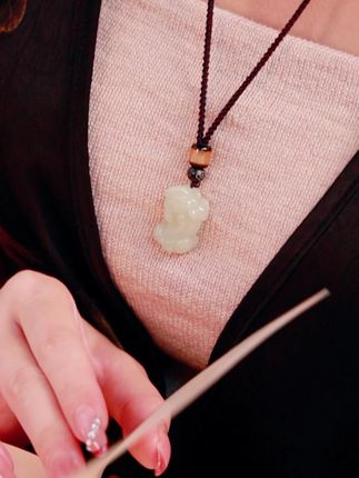 「送给自己的一份静心礼:当生活需要仪式感,这款貔貅吊坠以东方美学为引,予你日常佩戴的雅致与坚定」#周大生玉石旗舰店 #周大生玉石吊坠 #貔貅吊坠 #高级感 #玉石魅力