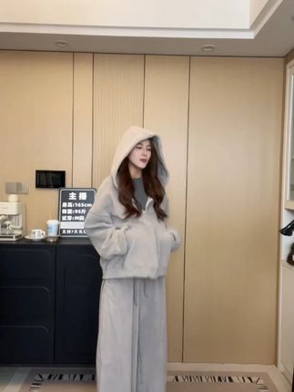 双面奥粒绒 490g高克重连帽卫衣外套加厚复古弯刀阔腿裤套装C6008#ootd穿搭#穿出高级感#小众设计感#时髦精#轻奢女装