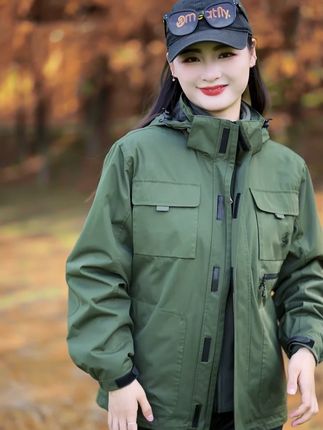 这款夹克含有多个拉链口袋,方便携带个人物品,确保物品安全。#户外穿搭 #户外休闲 #男装 #男士外套 #夹克外套