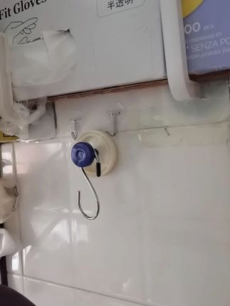 多巴胺吸盘挂钩真的好用,吸盘的免打孔设计,换位置不留胶印不伤墙面#免打孔挂钩 #吸盘挂钩 #挂钩