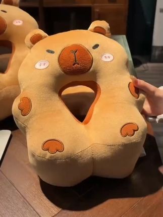 午休趴在这个卡皮巴拉枕上休息一下,很舒服的,不信你可以试一下呢 #也太可爱了吧 #午睡枕 #好物推荐 #回购率超高 #无限回购的宝藏单品