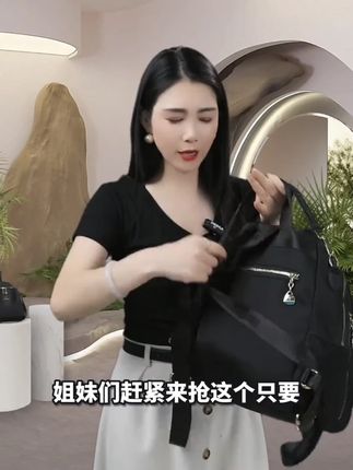 中宇袋鼠(大号)双肩包女2025新款时尚百搭防水轻便大容量旅行背包#中宇袋鼠背包 #女款双肩包 #大容量背包 #防水背包 #旅行背包