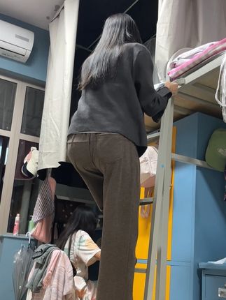 室友第一次住在上铺,上去的那一刻我沉默了... #女大 #女生宿舍 #你喜欢的样子 #干净