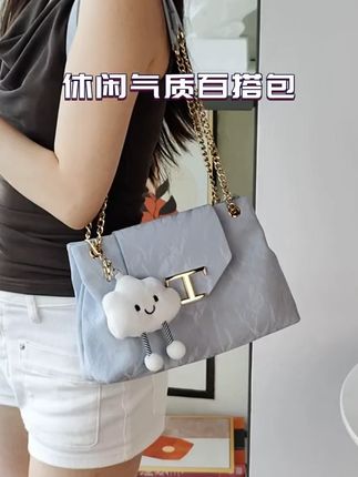 稻草人包包女25秋新品【流光风】链条斜挎包云朵腋下小方包通勤 稻草人包包女25秋新品【流光风】链条斜挎包云朵腋下小方包通勤女包#包包种草 #美包分享 #包包 #包包控 #女包手提小众高级感