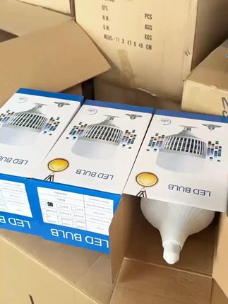 工厂车间仓库厂房都在用这款led铝豪大球泡灯,又亮又省电,还耐用,趁现在活动赶紧入手吧#led灯 #工厂照明
