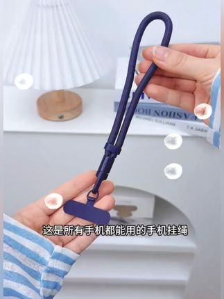 夏季防丢手机挂绳,解放双手,安全实用! 夏天出门不带包,穿裙子时,可以只挂一条这个手绳。固定在手腕上,解放双手.#手机挂绳 #苹果手机 #出行必备 #户外拍摄 #手绳编织