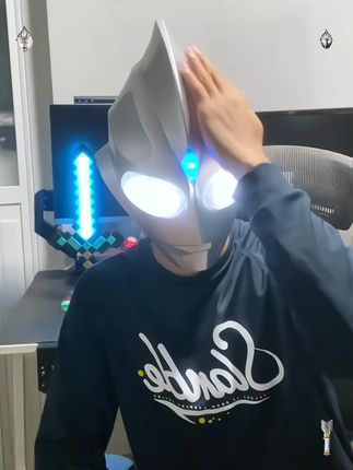 #迪迦奥特曼 迪迦头套cos道具触摸头盔可穿戴成人仿真发光超人儿童面具装扮#呼唤你的奥特曼 #卡点变身 #这是奥特曼的退休生活吗 #科技