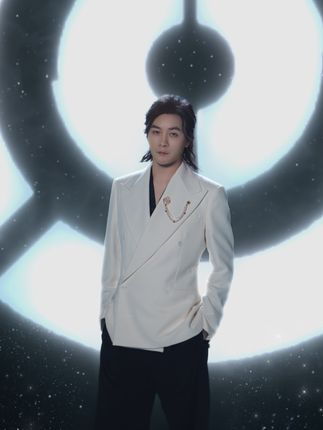 是的,你没看错,#张大仙王者开播官宣 ,金牌厨师长真的要开门了,1月18日19:30,@张大仙  @王者荣耀  王者荣耀直播首秀,坐等开饭,和仙哥一起翱翔!