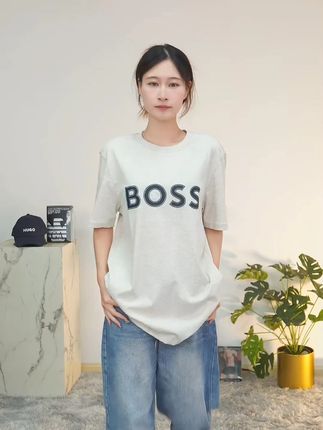 时尚米白色印花短袖,慵懒老钱穿搭,男士轻奢短袖T恤! #男士短袖 #雨果博斯 #boss男装 #宽松有范 #老钱风穿搭