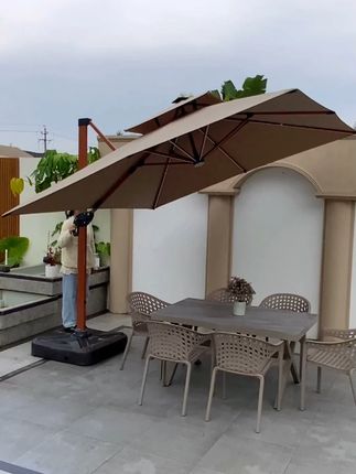 庭院配备这把遮阳伞,休闲娱乐的空间又增大了!#户外遮阳伞 #庭院遮阳伞