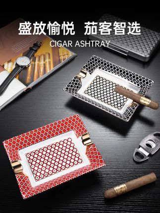 陶瓷雪茄烟灰缸,让你的雪茄局高级 N 倍🔥 家人们,给雪茄爱好者强烈安利这款烟灰缸!精致外观,和雪茄超搭。材质讲究,耐用有质感。用它弹烟灰,仪式感拉满,瞬间提升品茄体验,雪茄人必备,别错过!#雪茄生活 #雪茄烟灰缸 #茄龙 #雪茄文化