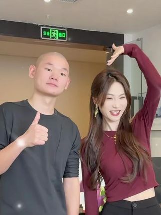 神豪大姐开价八位数,再送湖远行一架私人飞机,竟只是为了签约湖!#湖远行 #湖的环球之旅 #湖的环球梦 #穿搭 #千万生活dou来拍 @湖远行