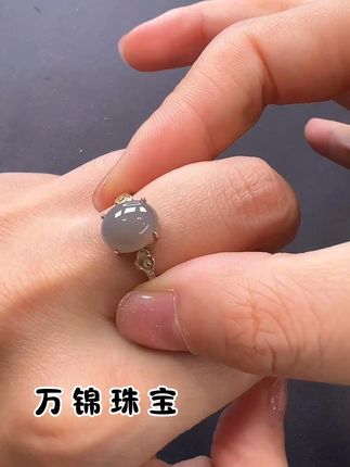 🍃马上入秋了 穿上这种新中式的小纱衣配上这种烟紫戒指 真的太仙太绝了#万锦珠宝直播间 #万锦珠宝店铺 #和田玉