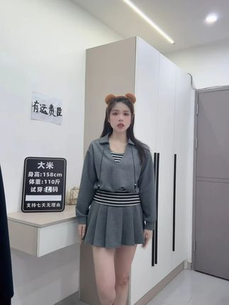 大码女装假两件卫衣+松紧腰气质显瘦休闲A字百褶裙套装女秋季胖 #大码女装假两件卫衣 #谁穿谁好看系列 #A字百褶裙套装 #松紧腰气质显瘦 #显瘦穿搭