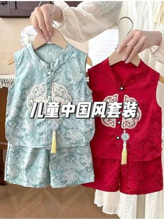 这套新中式颜色真的超显白呀~面料柔软又凉快,上身就是富家小少爷的感觉#夏季穿搭 #国风古韵 #古风男孩 #高品质童装 #国风套装